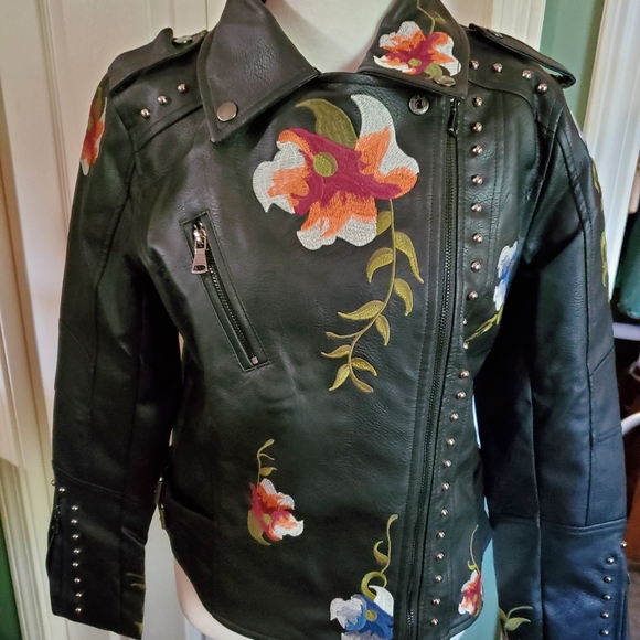 Jackets & Blazers - NWOT Womens Leather Coat. Embroidered. Sz Small.